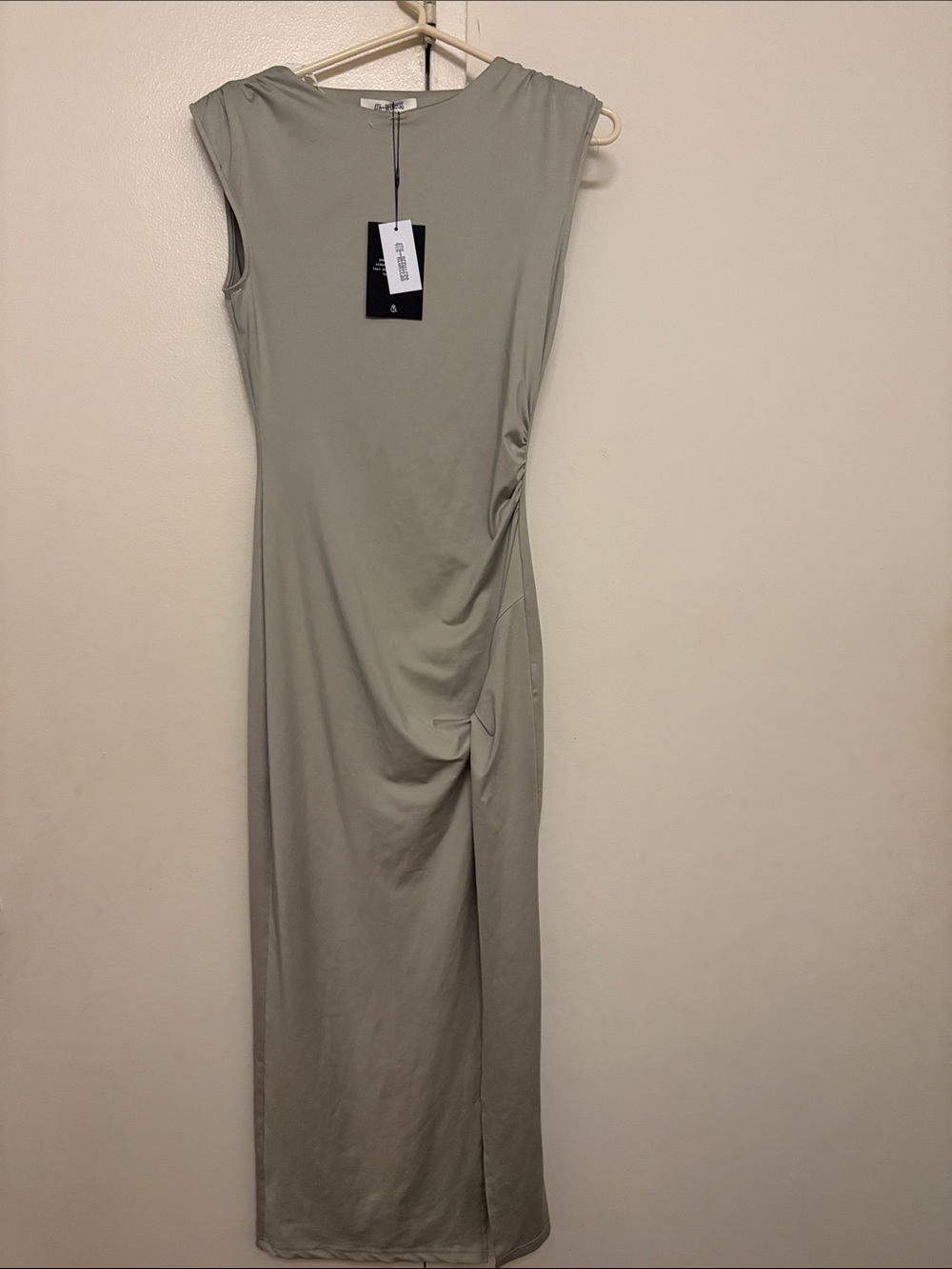 Sleek Sleeveless Maxi Dress in Sage Green
